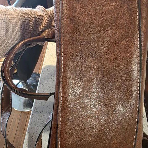 Elegant Brown Shoulder Bag with Buckle Detail - Picture 5 of 5